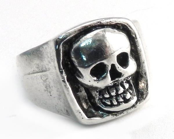 R17 Giant Skull Ring-Daniel Smart Mfg - Retail